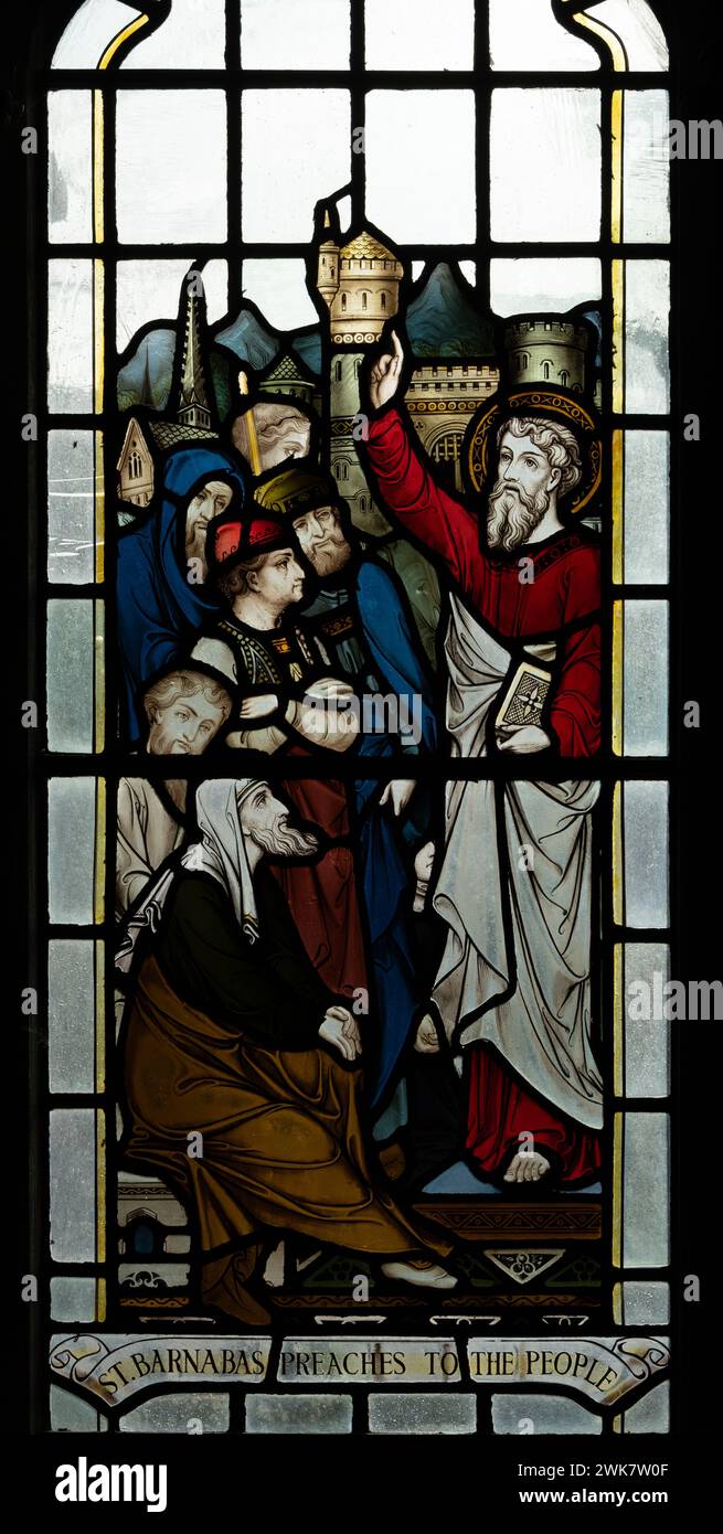 Der heilige Barnabas predigt dem Volk Buntglas, St. Augustine`s Church, Edgbaston, Birmingham, Großbritannien Stockfoto